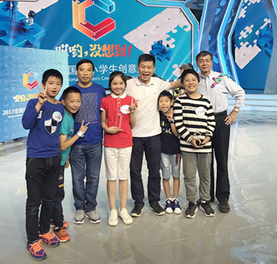 激光數(shù)羊器 合影.jpg 激光數(shù)羊器 合影.jpg