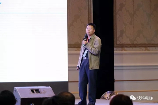 趙力作“國內(nèi)外電梯加裝現(xiàn)狀及電梯加裝新機遇”演講.jpg