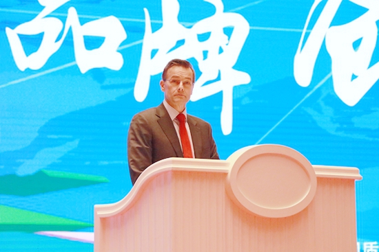 5 揚-本尼迪克特?斯廷坎普作演講《打造中國的國際化品牌》.jpg