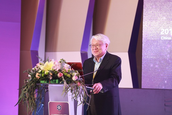 姚建銓院士演講2.JPG