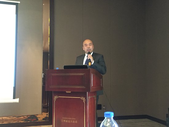 優(yōu)秀智能制造企業(yè)代表-吉林吉邦科技有限公司總經(jīng)理趙玉全(圖四)做了題為《基于協(xié)作機(jī)器人技術(shù)的應(yīng)用與開發(fā)》的主旨演講_副本.jpg 優(yōu)秀智能制造企業(yè)代表-吉林吉邦科技有限公司總經(jīng)理趙玉全(圖四)做了題為《基于協(xié)作機(jī)器人技術(shù)的應(yīng)用與開發(fā)》的主旨演講_副本.jpg