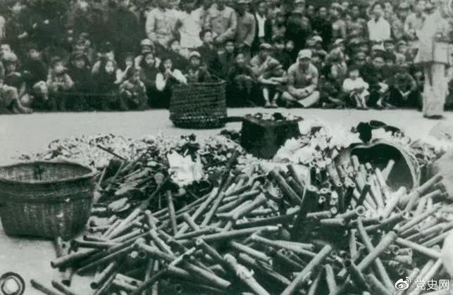 政府收繳的煙具和賭具