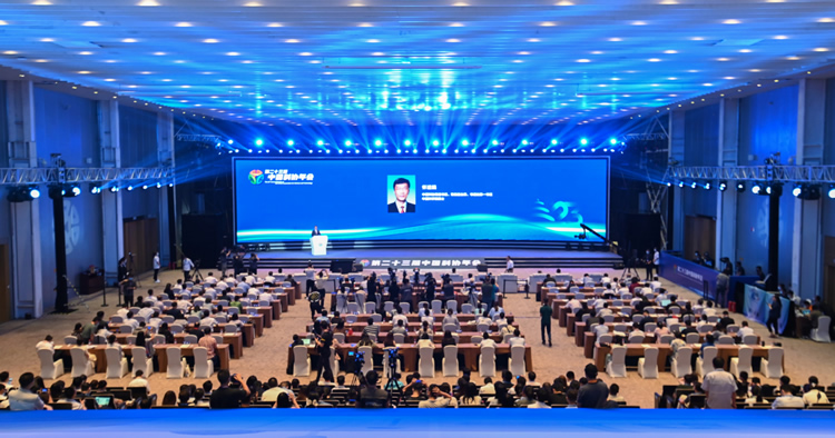 圖一 中國科協(xié)黨組書記、常務(wù)副主席、書記處第一書記懷進(jìn)鵬出席閉幕式并致辭.jpg