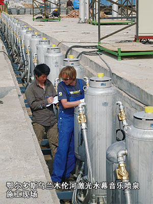 鄂爾多斯烏蘭木倫河激光水幕音樂(lè)噴泉施工現(xiàn)場(chǎng)