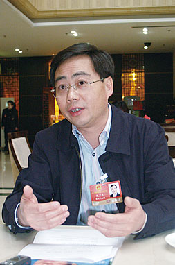 陳衛(wèi)東代表接受本刊采訪