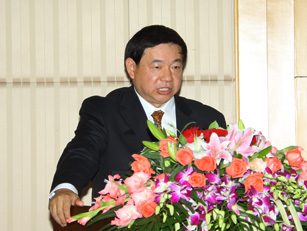 尹紅風(fēng)博士演示耶寶（YEBOL）智能搜索系統(tǒng)