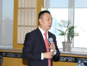 中國(guó)自動(dòng)化學(xué)會(huì)研究員田捷主持研討會(huì)