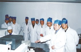 向首長和專家匯報項目進(jìn)展情況