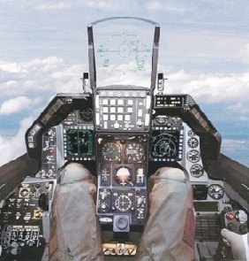 F16C座艙布局及右側(cè)操縱桿上的多個發(fā)射按鈕