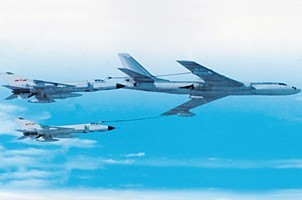 殲-8D空中加油
