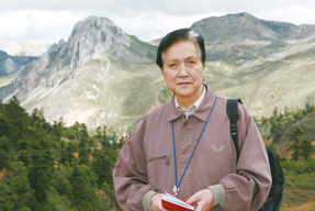 莫宣學院士在云南香格里拉縣普朗銅礦