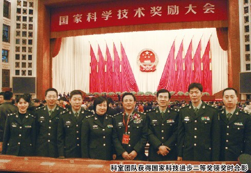 科室團隊獲得國家科技進步二等獎領獎時合影