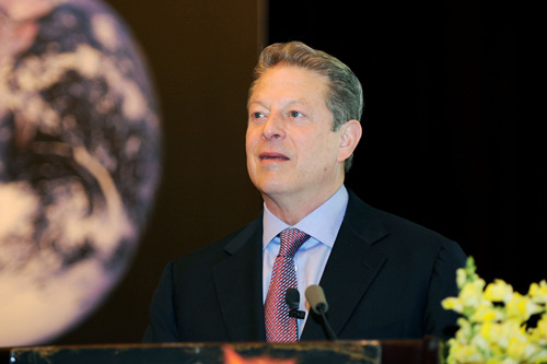 諾貝爾和平獎(jiǎng)獲得者、美國前副總統(tǒng)阿爾·戈?duì)栔罗o