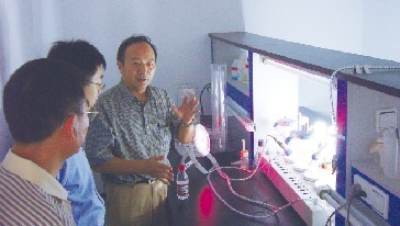 中國石油天然氣總公司石化設(shè)計院領(lǐng)導(dǎo)訪問實驗室