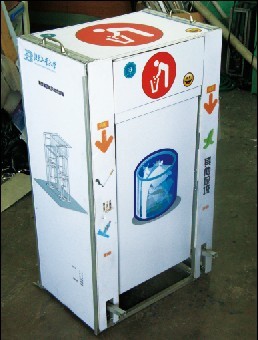 “彩裝”垃圾箱