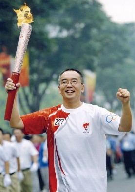 胡潔榮當(dāng)北京2008奧運(yùn)火炬手