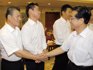 浙江省省委書記趙洪祝（右）接見應(yīng)仲樹