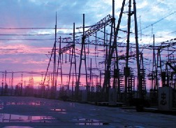 晚霞中的政平換流站