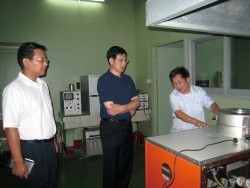 莊榮文廳長(zhǎng)（中）赴廈門(mén)大學(xué)調(diào)研