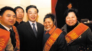 省長周強親切接見湖南慈善獎獲得者劉貴喜