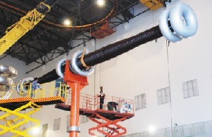 百萬(wàn)伏特高壓穿墻套管“橫空出世”