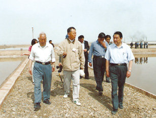 甘肅省領導考察生產(chǎn)基地