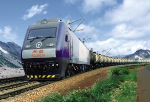 大連機(jī)車車輛有限公司生產(chǎn)的和諧3型大功率交流傳動貨運電力機(jī)車